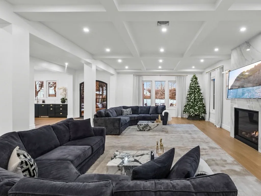 Expansive Living Suite - The High Street Estate